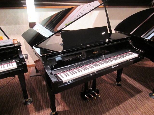 ローランドグランドシリーズ「V-Piano GRAND」・「RG-3F」展示しており ...
