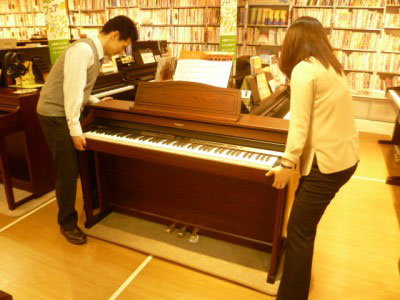 電子ピアノ】Roland HPM-10 電子ピアノ用防振マット｜島村楽器 新宿PePe店