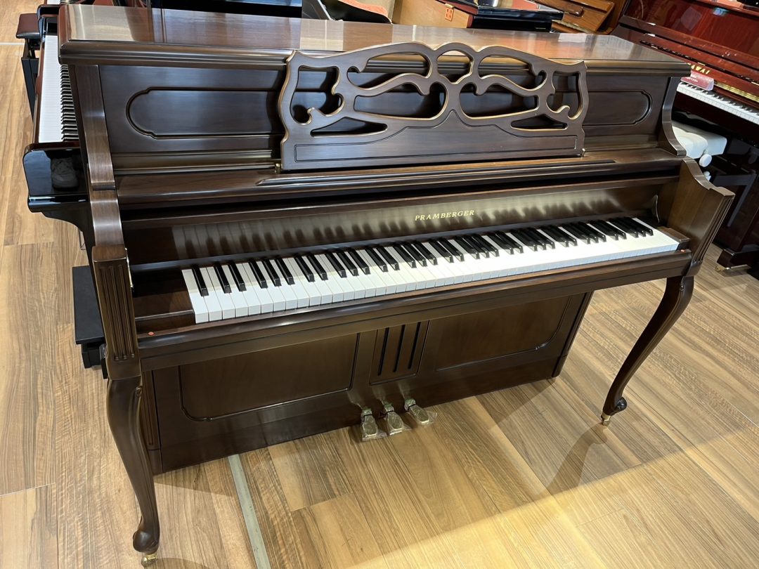 お得品質保証PRAMBERGER/プレンバーガー PV115UⅡ アップライトピアノ 88鍵盤 30周年記念モデル サイレント 消音機能 美品 アップライトピアノ