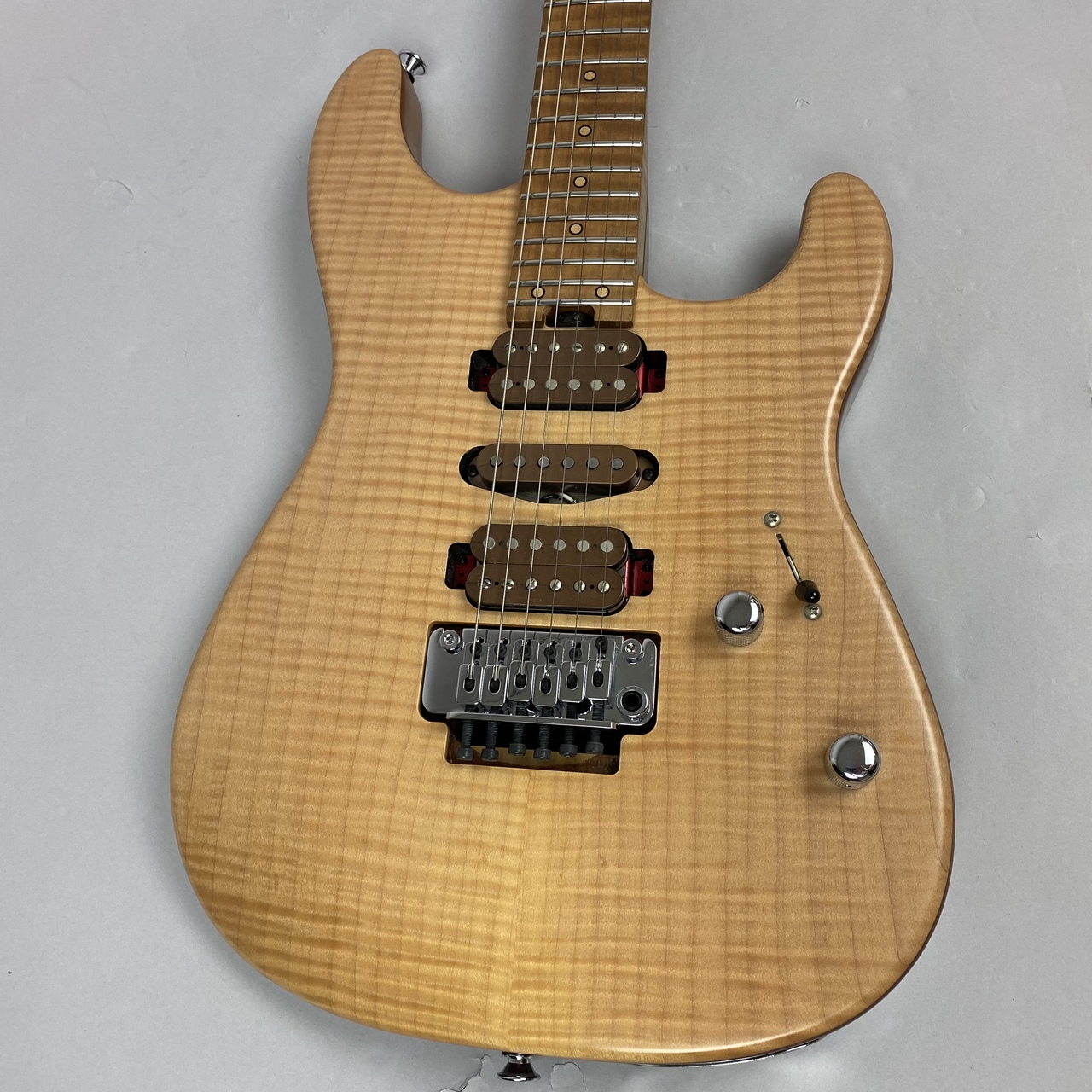 Charvel USA Guthrie Govan Signature HSH Flame Maple – Natural