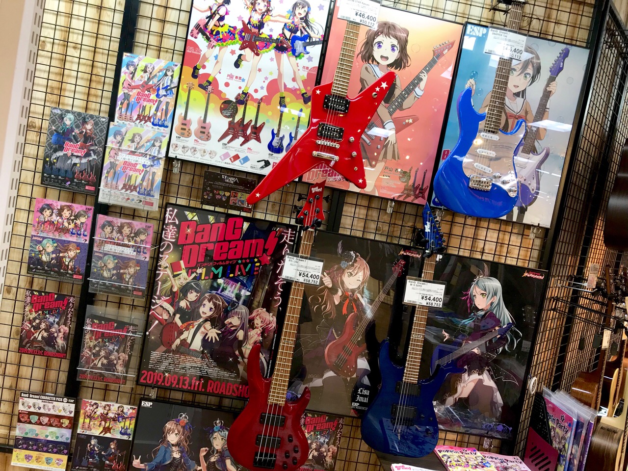 Bang Dream バンドリ 特設コーナーで大展開中 コラボギター ベース展示中 八王子店 店舗情報 島村楽器