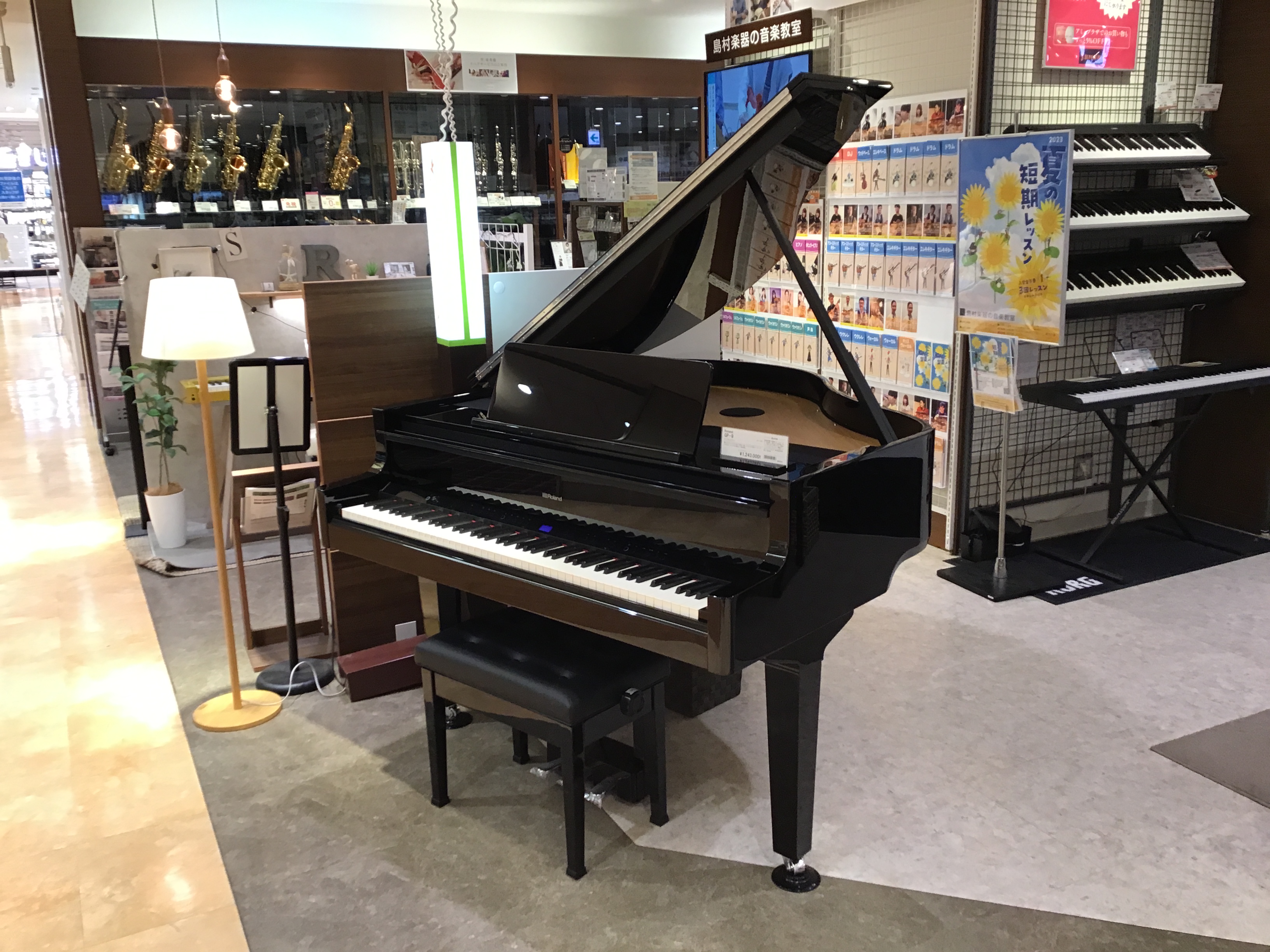 新製品展示中】グランド型電子ピアノRoland（ローランド） 「GP-9」｜島村楽器 アミュプラザ博多店