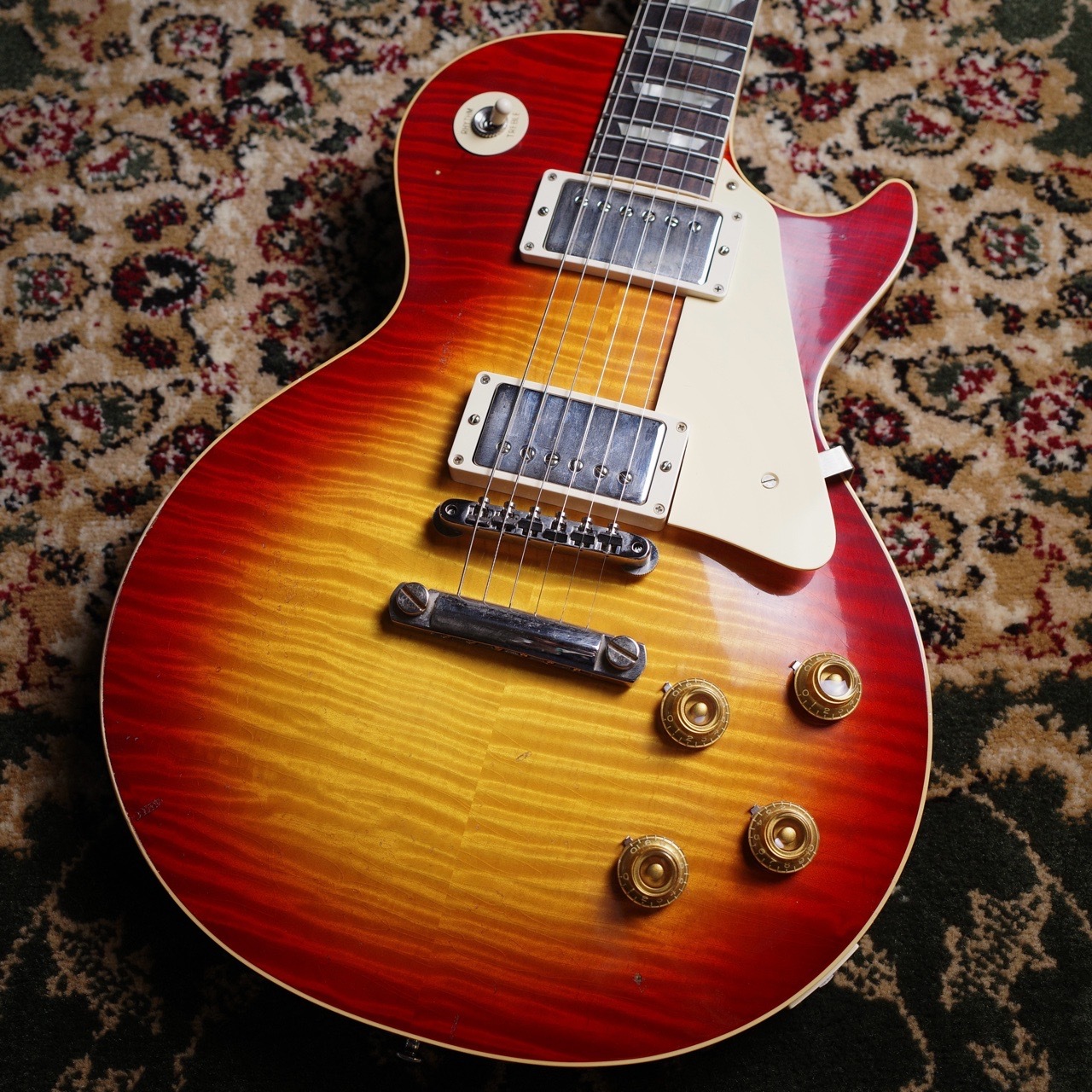 CONTENTSGibson Custom Shop PSL 1959 Les Paul Standard Reissue Light Aged Washed Cherry #933326この商品について技術者による安心のアフターフォローギターアドバイザーが楽器選びをサポート最新情報を手に入れよう音 […]