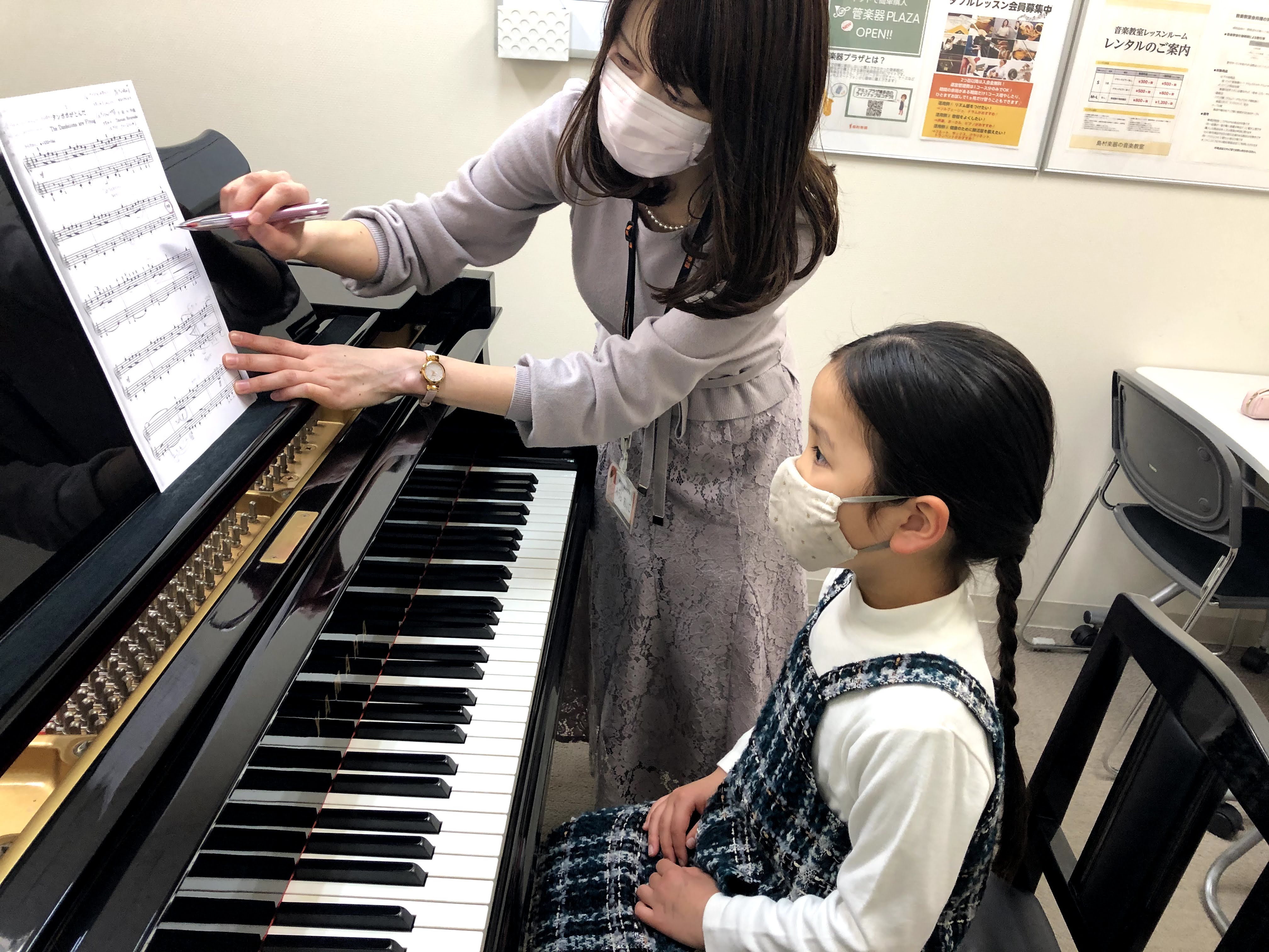 曲を演奏することだけでなく、ピアノのレッスンを通して時代背景や音楽理論、お子様は発達段階の感性なども自然と学ぶことができます。
