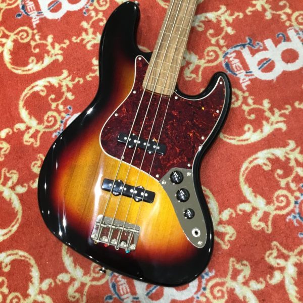 Squier by Fender Classic Vibe 60s Jazz Bass Fretless -3 Color Sunburst-<br />
<br />
¥37,950 
