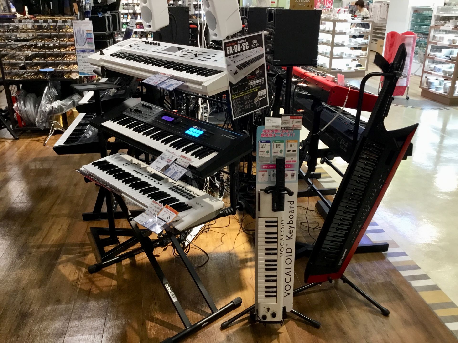 京都 シンセサイザー ライブで使えるキーボード ステージピアノが試せます 河原町オーパ店 店舗情報 島村楽器