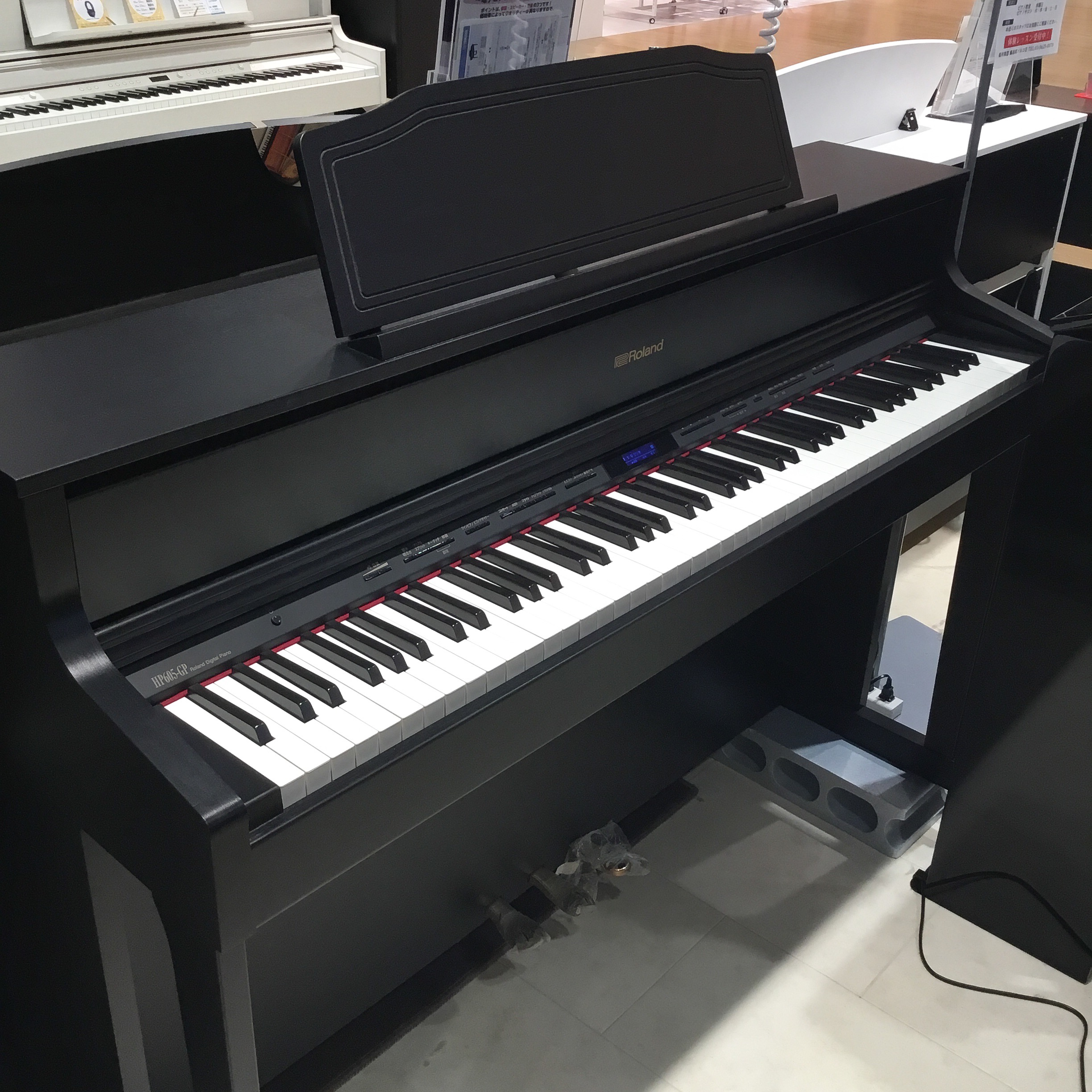 2015年製の電子ピアノですRoland ローランド HP-605 電子ピアノ - 鍵盤楽器