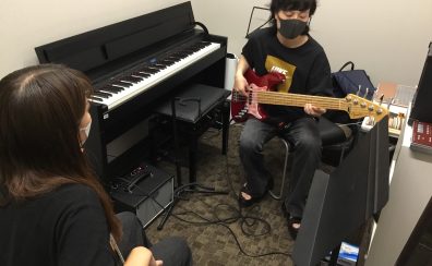 【音楽教室】ベース初心者スタッフが1日で弾ける！？～秋山先生のベース体験レッスン～