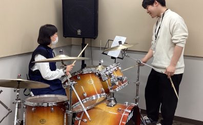 【ドラム教室】エレクトーン20年経験者の大人スタッフがドラムの体験レッスンを受けてみた