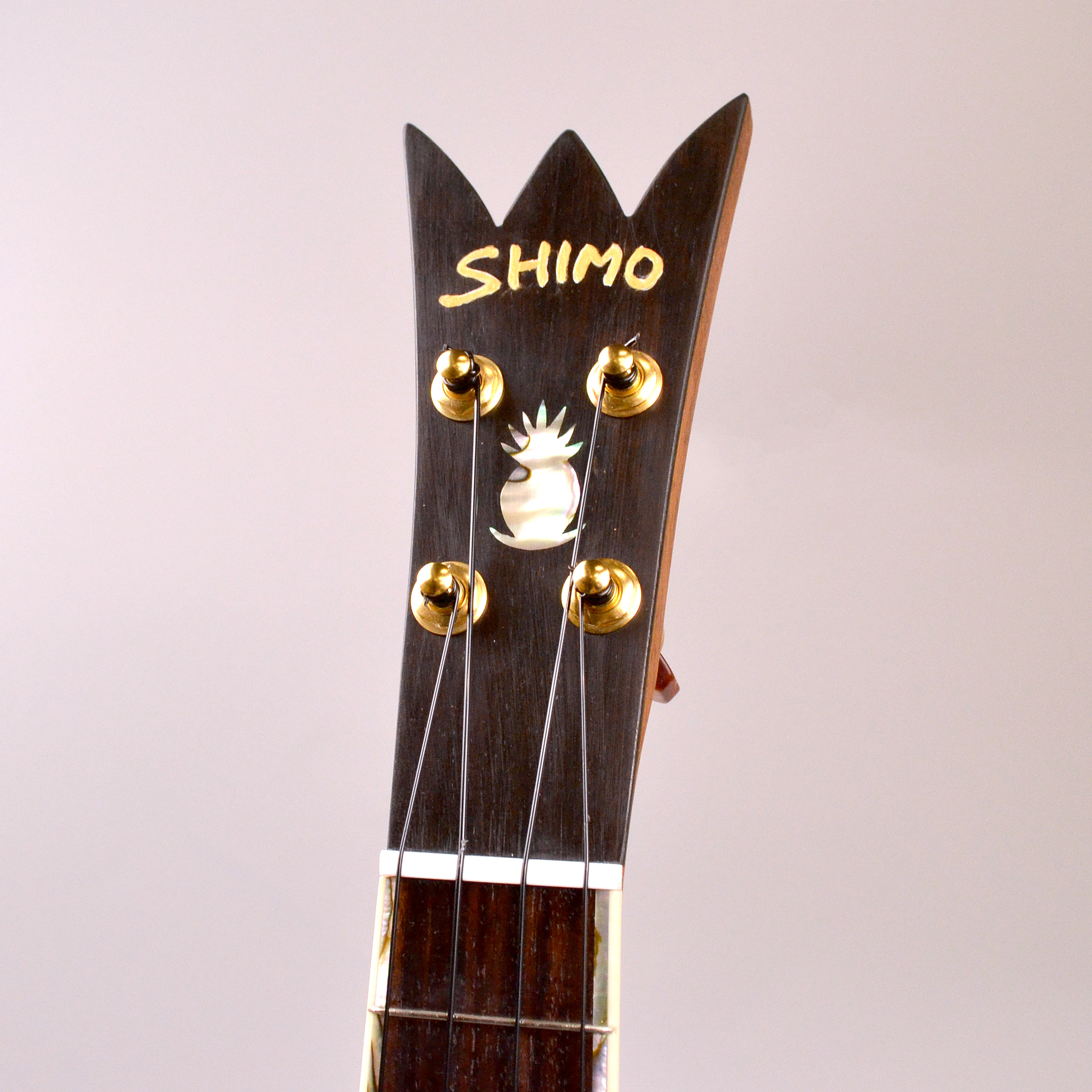 ウクレレ入荷情報】SHIMO GUITARS パイナップル型ソプラノウクレレ｜島村楽器 イオンモール松本店