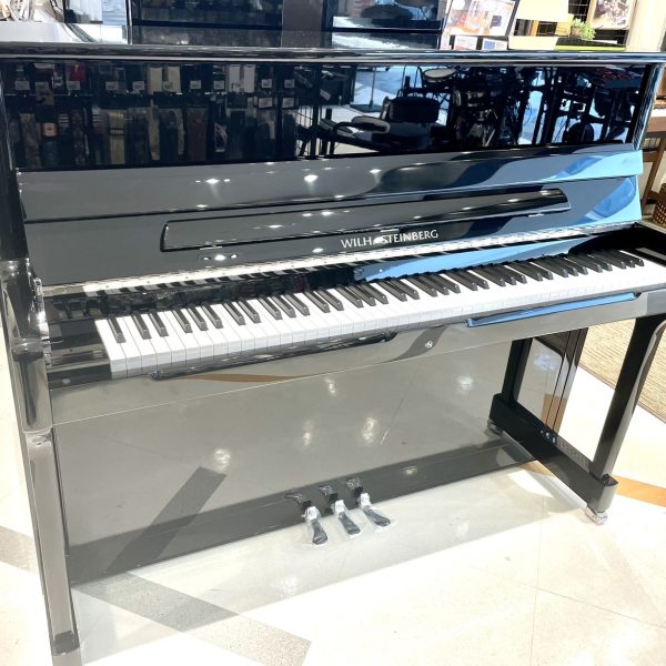WILH.STEINBERG AT18DC（2021年製）<br />
ドイツの設計で厳選された良質な材料を使用したピアノ。洗練された都会的なデザインと美しい響きが特徴です。<br />
￥561,000(税込)