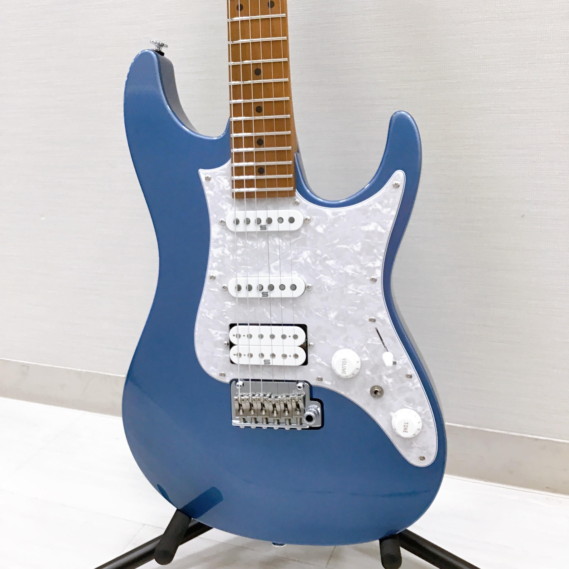 高い演奏性を実現！【Ibanez】 AZ2204 Ice Blue Metallic 入荷致しまし 