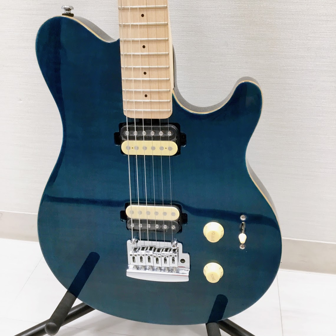 AXISに鮮やかなFlame Maple Top！STERLING by Musicman SUB AX3FM-M1 ...