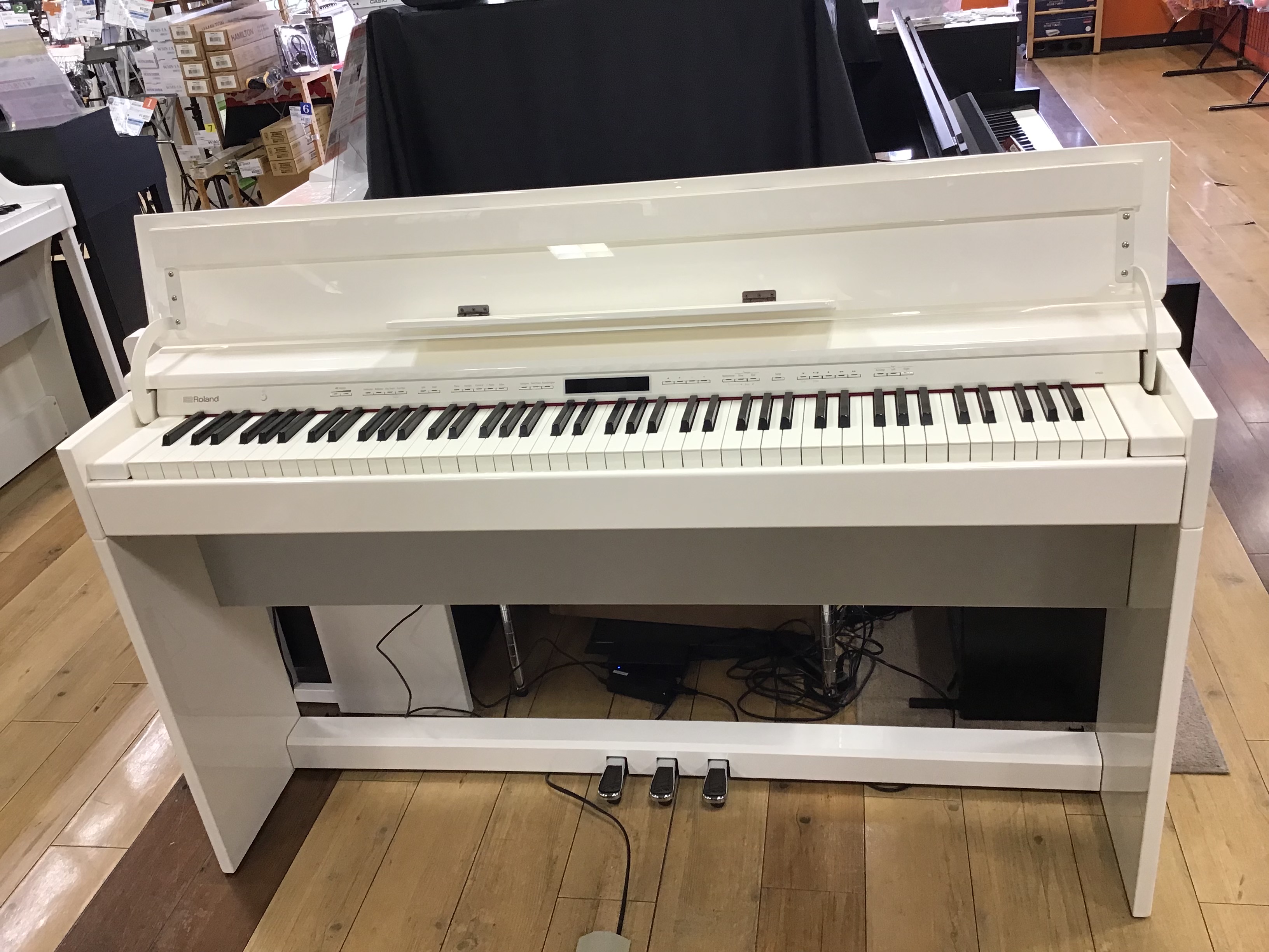 電子ピアノ　木製鍵盤　2スピーカーDP603-PWS（白鏡面艶出し塗装仕上げ）《アウトレット品》