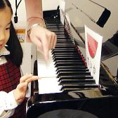 【イオンタウン四日市泊の2階】3歳から通えるピアノ教室（駐車場無料）